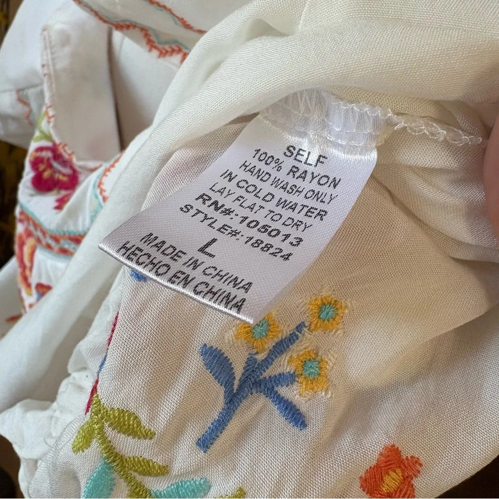 Savannah Jane Embroidered White Blouse NWOT - Picture 15 of 15